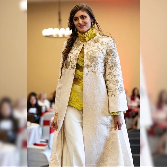 👠 Gold and White Embroidered Duster Coat 👠 - Picture 1 of 8